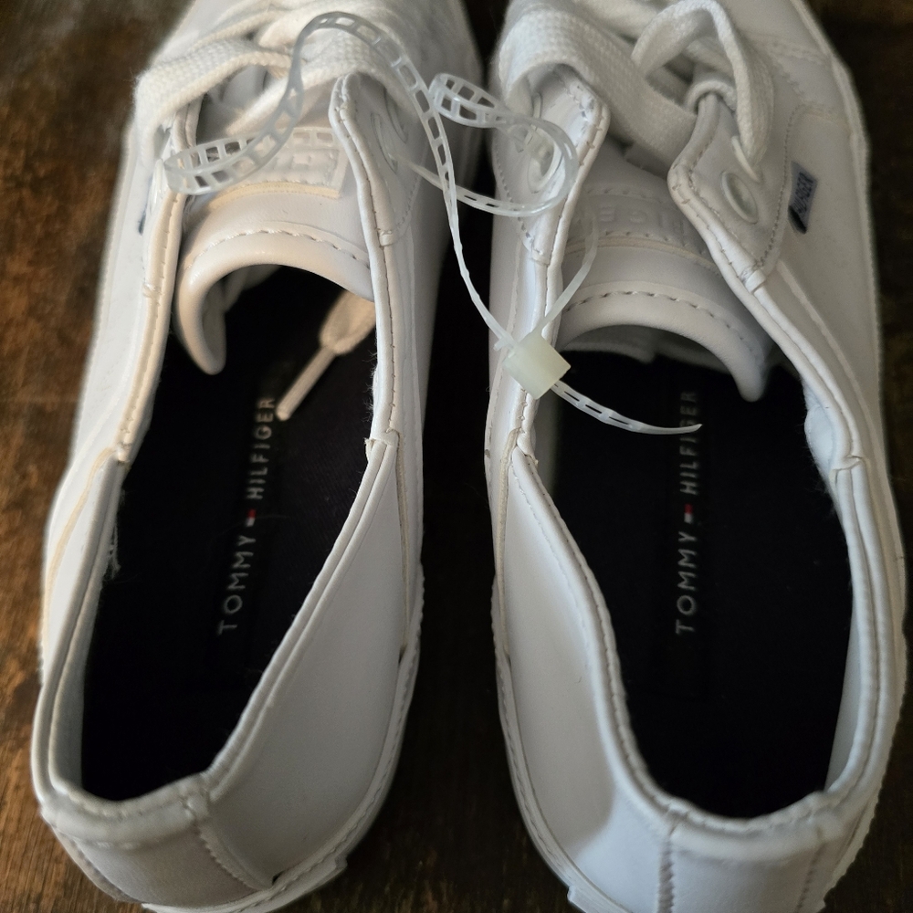 Tommy Hilfiger White Casual Sneaker Shoes New Without Box Girls Sz 5 Retro Y2K - Picture 7 of 9